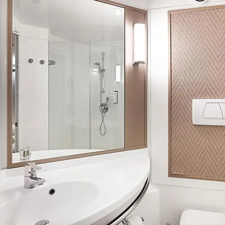 Ibis Centro Hotel 2*