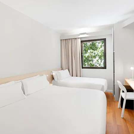 Ibis Centro 2*