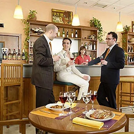 Ibis Centro 2*