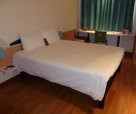 Ibis Centro 2*